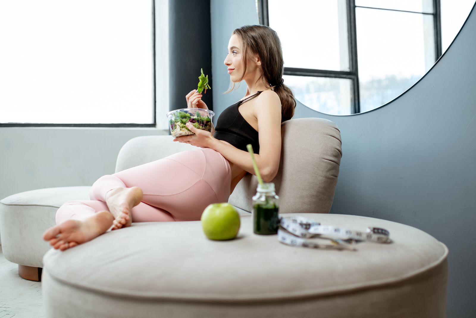 m_sports-woman-eating-healthy-food-2025-03-14-10-18-45-utc